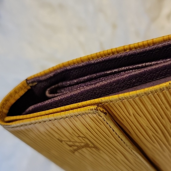 Louis Vuitton Vintage Epi Leather Porte Tresor Wallet - Picture 2 of 15